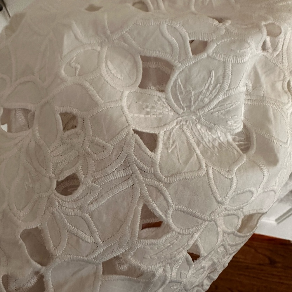 Cara Cara White Lace V-Neck Shift Dress - Picture 5 of 5